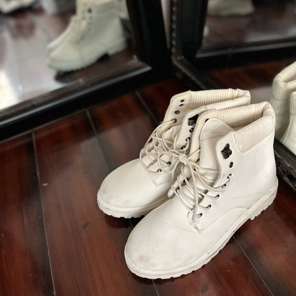 SIZE NINE  WHITE SUEDE RAIN BOOTS